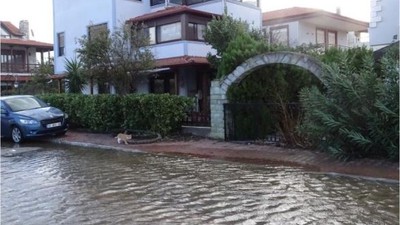Balıkesir’deki Şiddetli Fırtına Altınova Sahilini Vurdu