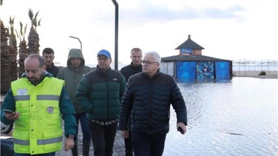 Deniz Taşkınına Karşı Burhaniye Belediyesi Seferber