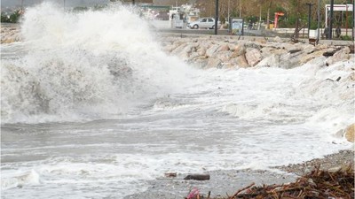 Edremit Kordonunu Lodos Vurdu