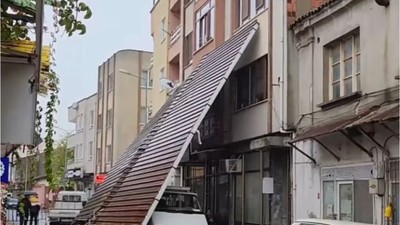 Havran'da Tente Çatı Uçtu!