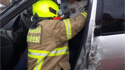 Tek Taraflı Kaza! Yağışın Etkisiyle Araç Kontrolden Çıktı