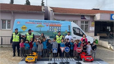 Trafik Ekipleri Çocuklara Trafik Bilincini Aşılıyor
