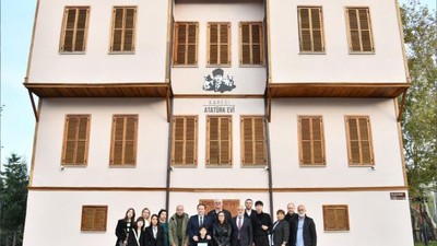 Kazak Gazeteciler Karesi Atatürk Evi'nde