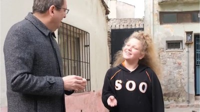 Başkan Ergin ile Seyyar Satıcı Kızın Diyaloğu Gündem Oldu!