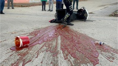Bursa'da kazada motosiklet sürücüsü yaralandı, ketçaplar yola saçıldı
