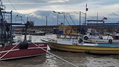 Kastamonu'da dalgalar sahili dövdü, tekneler limana sığındı