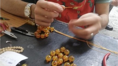 Asırlık dede mesleği Tesbihçiliği sürdürüyor
