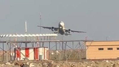 İniş Yapan Uçağa Fırtına İzin Vermedi...