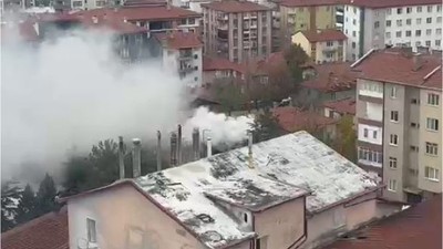 Çankırı'da iki katlı ev yandı
