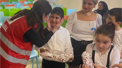 Bayraklı Kızılay Engelli Çocukların Yüzünü Güldürdü