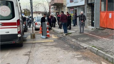 Arkadaşını Göğsünden Bıçakladı!