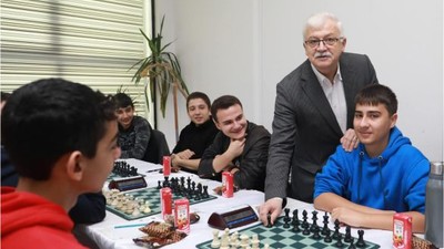 Başkan Deveciler'in Hamlesi İle Satranç Turnuvası Başladı