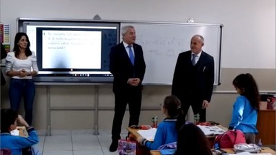 Başkan Güney'den Öğrencilere Simit İkramı