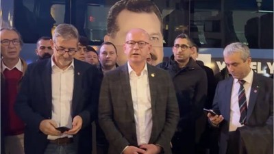 CHP’li Sarı: 'Otobüsleri şahsi reklam panosuna çevirdi'