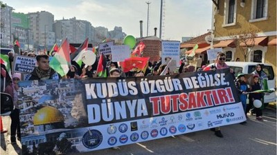 İnsan Hakları Gününde Bandırma'da Filistin İçin Yürüyüş