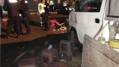 Köfte Ekmekçide Can Pazarı! Tır Müşterilerin Arasına Daldı
