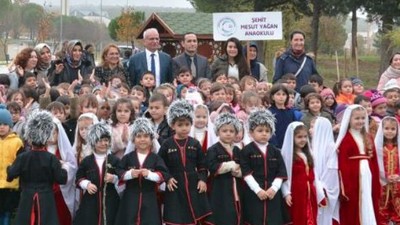 Minik Öğrencilerden Anlamlı Fidan Dikimi