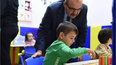 Vali Ustaoğlu Özel Çocukların Eğitimine Destek Oluyor