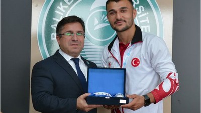 Dünya İkincisi BAÜN'lü Sporcuya Rektör Tebriği