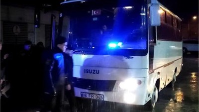 Bursa’da bir dairede yaşayan 17 kaçak göçmen yakalandı