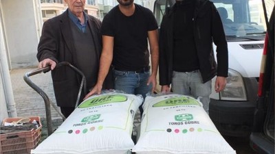 Burhaniye’de yağmurlardan sonra gübre satışları arttı
