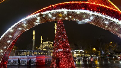 İstanbul'da Yeni Yıl Hazırlıkları Göz Kamaştırıyor