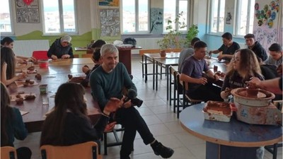 Öğrencilerin Yaratıcılığı Kil Atölyesinde Hayat Buluyor
