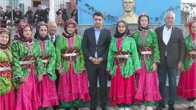 Manyas'ta İmece Usulüyle Yapılan Atatürk Büstü Açıldı