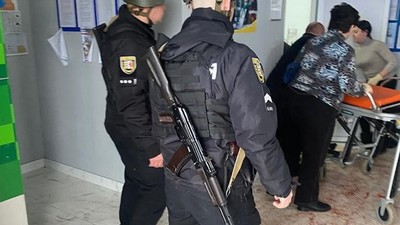 Milletvekili toplantıya girip etrafa el bombası attı 26 yaralı