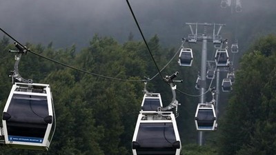 Uludağ Teleferiği'nin 4.5 km'lik çelik halatı yenilendi.