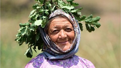 Umurlar Köyü Kadınları Meşe Tacı Geleneği