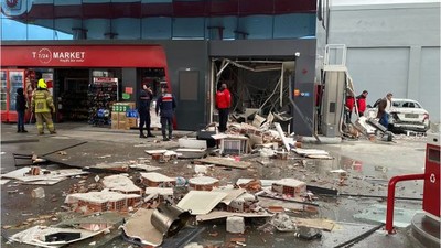 Balıkesir'de Bir Benzinlikte Patlama Meydana Geldi