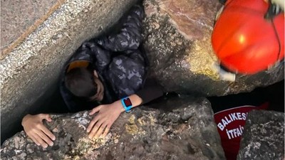 Bandırma'da Çocuk Kayalıklara Sıkıştı