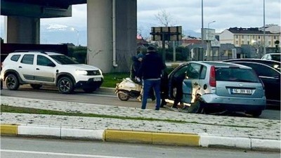 Bandırma'da İki Otomobil Çarpıştı