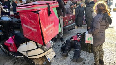 Bandırma'da Motosikletli Kurye ile Otomobil Çarpıştı