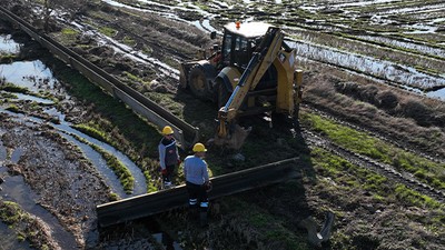 Büyükşehir, Gönen sulama sahasını çeltik ekimine hazırlıyor