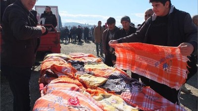 Ekmek Parasını Deve Güreşlerinden Kazanıyor