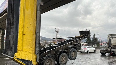Kamyon Şoförünün Dikkatsizliği Pahalıya Patladı