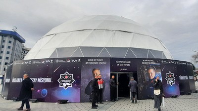 Türkiye'nin ilk uzay yolculuğunu izlemek için planetaryum kuruldu