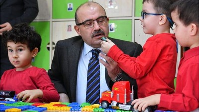 Vali Ustaoğlu Çocuklarla Oyun Oynadı