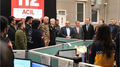 Vali Ustaoğlu Güvenlik Birimleri ve Sağlık Personeliyle Yeni Yılı Kutladı
