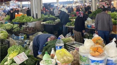 Halk pazarında fiyatlar düşüşe geçti