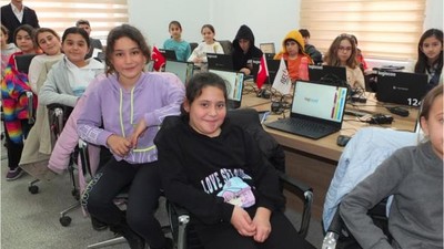 Öğrenciler Tatilde Kodlama Öğreniyor