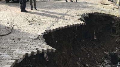 Burhaniye'de Sel Hasarları Gideriliyor