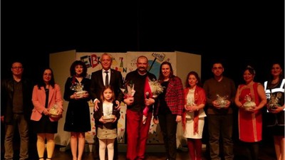 Susurluk'ta Sahnelenen 'Aşk Karton Medya' Seyircilerden Tam Not Aldı
