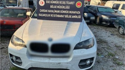 7 Lüks Aracı Gümrükten Geçiremediler
