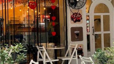 Balıkesir’de Esnaf Dükkanları Kalplerle Donattı
