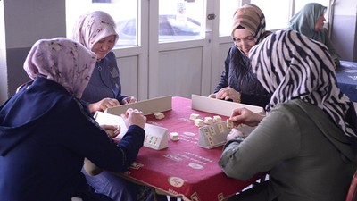 Bu Köyde Erkekler Dışarıya Çıkamıyor