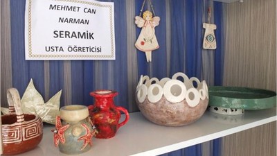 Burhaniye'de Sanat Dolu Vitrinler