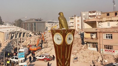 Depremin simgesi saat 04:17'de sabit